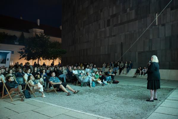 frame[o]ut opening (Museumsquartier, 18.07.2025) Foto: eSeL.at - Sarah Tasha