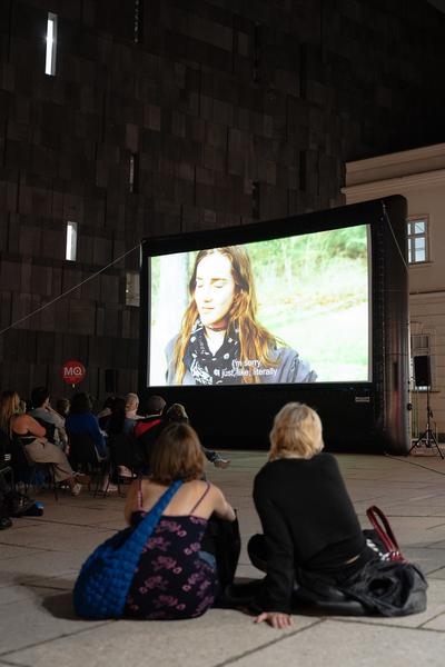 frame[o]ut opening (Museumsquartier, 18.07.2025) Foto: eSeL.at - Sarah Tasha