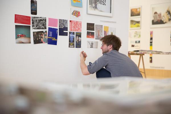 Essl Museum: Die Sammlung eSeL - Aufbau (4.4. - 4.5.2016) http://www.essl.museum/sammlungesel | Foto: http://eSeL.at - Akbar Muratov Foto: esel@esel.at