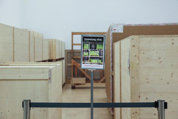 Essl Museum: Die Sammlung eSeL - Laborpraxis (4.4. - 4.5.2016) http://www.essl.museum/sammlungesel | Foto: http://eSeL.at - Akbar Muratov Foto: Photographer: eSeL (Lorenz Seidl
