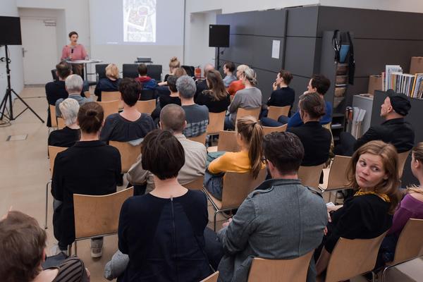Kunst im öffentlichen Raum Niederösterreich: 100 Jahre Frauenwahlrecht (Präsentation: ) http://www.publicart.at/de/projekte/kuratiert/2018100jahrefrauenwahlrecht | Foto: eSeL.at - Joanna Pianka Foto: eSeL.at - Lorenz Seidler