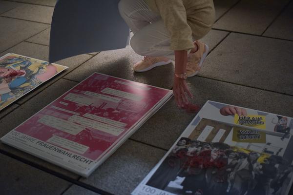 Kunst im öffentlichen Raum Niederösterreich: 100 Jahre Frauenwahlrecht (Präsentation: ) http://www.publicart.at/de/projekte/kuratiert/2018100jahrefrauenwahlrecht | Foto: eSeL.at - Joanna Pianka Foto: eSeL.at - Lorenz Seidler