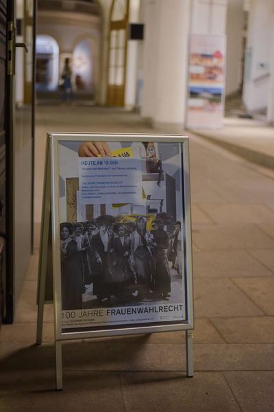 Kunst im öffentlichen Raum Niederösterreich: 100 Jahre Frauenwahlrecht (Präsentation: ) http://www.publicart.at/de/projekte/kuratiert/2018100jahrefrauenwahlrecht | Foto: eSeL.at - Joanna Pianka Foto: eSeL.at - Lorenz Seidler