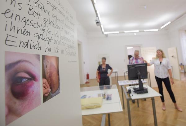 Volkskundemuseum: Kuratorinführung - „Am Anfang war ich sehr verliebt ...“ 40 Jahre Wiener Frauenhäuser (7.6.2018) https://www.volkskundemuseum.at/frauenhaeuser | Foto: eSeL.at - Joanna Pianka Foto: eSeL.at - Joanna Pianka