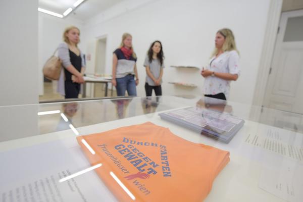 Volkskundemuseum: Kuratorinführung - „Am Anfang war ich sehr verliebt ...“ 40 Jahre Wiener Frauenhäuser (7.6.2018) https://www.volkskundemuseum.at/frauenhaeuser | Foto: eSeL.at - Joanna Pianka Foto: eSeL.at - Joanna Pianka