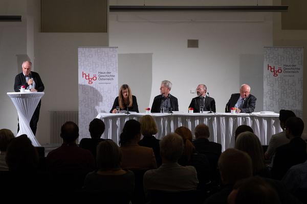 Haus der Geschichte Österreich: Buchpräsentation: 100x Österreich – Neue Essays aus Literatur und Wissenschaft (16.10.2018, Camineum der OeNB) xhttps://esel.cc/hdgoe_100xOE | Foto: eSeL Foto: eSeL.at - Lorenz Seidler