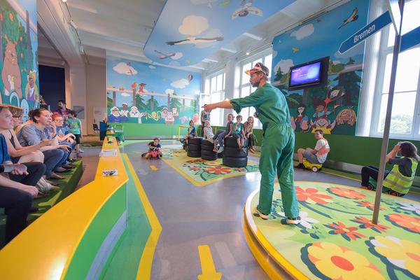 Technisches Museum Wien: eSeL - SuperSensorKart @ Love Me Sensor. Un/Tragbare Technologien (30.5.2018) https://www.technischesmuseum.at/event/love-me-sensor-abendveranstaltungen | Foto: eSeL - Joanna Pianka Foto: eSeL.at - Joanna Pianka