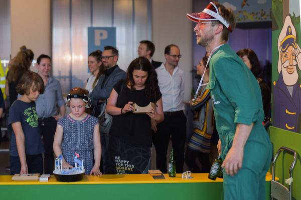 Technisches Museum Wien: eSeL - SuperSensorKart @ Love Me Sensor. Un/Tragbare Technologien (30.5.2018) https://www.technischesmuseum.at/event/love-me-sensor-abendveranstaltungen | Foto: eSeL - Joanna Pianka Foto: eSeL.at - Joanna Pianka
