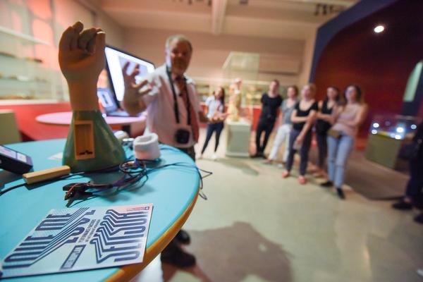 Technisches Museum Wien: Love Me Sensor. Un/Tragbare Technologien (29.5.2018) https://www.technischesmuseum.at/event/love-me-sensor-abendveranstaltungen | Foto: eSeL - Joanna Pianka Foto: eSeL.at - Joanna Pianka
