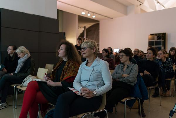 Gespräche zur Kunst im öffentlichen Raum: Nil Yalter (Kunst im öffentlichen Raum Niederösterreich im Kunstraum Niederösterreich, 15.11.2018) http://www.kunstraum.net/de/ausstellungen/gespraech-mit-nil-yalter | Foto: eSeL