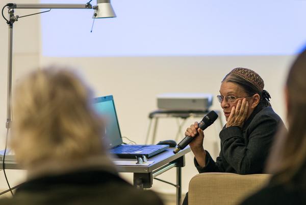 Gespräche zur Kunst im öffentlichen Raum: Nil Yalter (Kunst im öffentlichen Raum Niederösterreich im Kunstraum Niederösterreich, 15.11.2018) http://www.kunstraum.net/de/ausstellungen/gespraech-mit-nil-yalter | Foto: eSeL