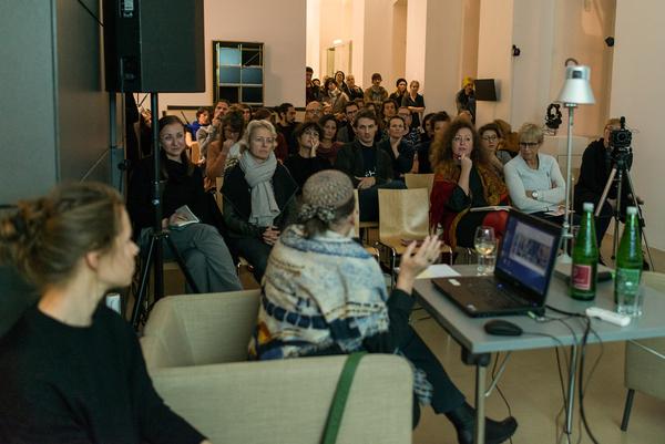 Gespräche zur Kunst im öffentlichen Raum: Nil Yalter (Kunst im öffentlichen Raum Niederösterreich im Kunstraum Niederösterreich, 15.11.2018) http://www.kunstraum.net/de/ausstellungen/gespraech-mit-nil-yalter | Foto: eSeL
