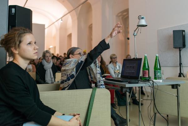 Gespräche zur Kunst im öffentlichen Raum: Nil Yalter (Kunst im öffentlichen Raum Niederösterreich im Kunstraum Niederösterreich, 15.11.2018) http://www.kunstraum.net/de/ausstellungen/gespraech-mit-nil-yalter | Foto: eSeL