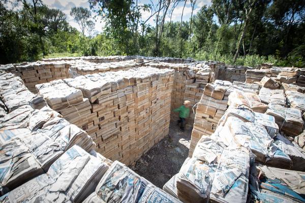 Green Art Tulln - Gartenkunstwerke im öffentlichen Raum: Hannes Gröblacher "Zwischen den Zeilen" (Mai - September 2018) https://www.tulln.at/green-art/green-art-erleben/gartenkunstwerke/ Foto: eSeL.at - Lorenz Seidler