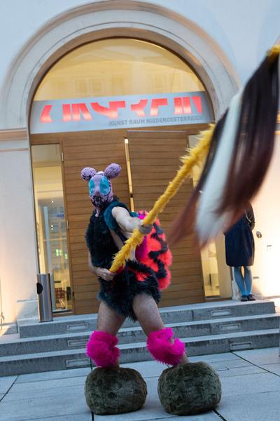Kunstraum Niederösterreich: Otto Krause &  Milan Loviška - H13 performance "Furrious"  (6.9.2018) http://www.kunstraum.net/de/ausstellungen/61-h13-2018-otto-krause-und-milan-loviska | Foto: eSeL Foto: eSeL.at - Lorenz Seidler