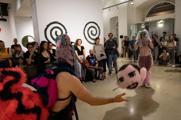Kunstraum Niederösterreich: Otto Krause &  Milan Loviška - H13 performance "Furrious"  (6.9.2018) http://www.kunstraum.net/de/ausstellungen/61-h13-2018-otto-krause-und-milan-loviska | Foto: eSeL Foto: eSeL.at - Lorenz Seidler