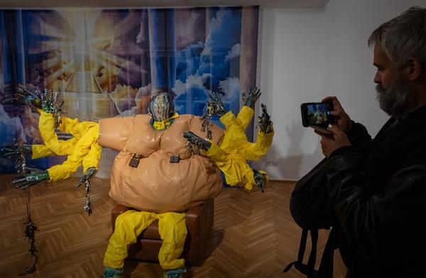 Secession: Kris Lemsalu - Keys Open Doors(16.11.2018 - 20.1.2019) https://www.secession.at/exhibition/kris-lemsalu | Foto: eSeL Foto: eSeL.at - Lorenz Seidler