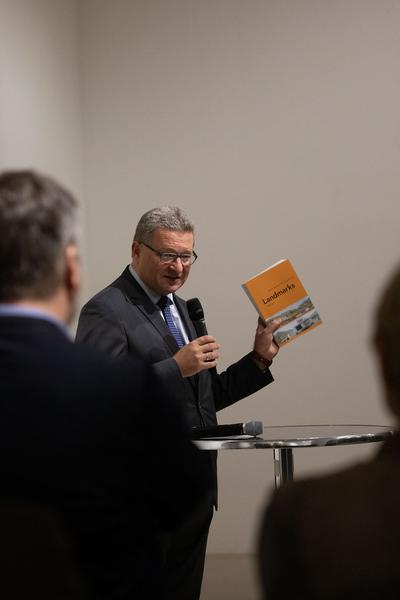 Landmarks. Buchpräsentation Kunst im öffentlichen Raum Niederösterreich 1988-2018 (Kunstraum Niederösterreich, 12.12.2018) http://www.publicart.at/de/kalender/?pid=973 | Foto: eSeL Foto: eSeL.at - Lorenz Seidler