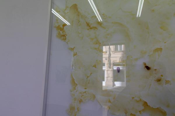 Galerie Emanuel Layr: Lisa Holzer - I come in you (21.3. - 5.5.2018) https://esel.at/termin/95517 | Foto: eSeL Foto: eSeL.at - Lorenz Seidler