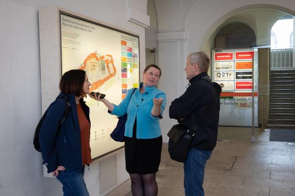 MQ SommerÖffnung - Arealführung / Q21 (17.5.2018) http://mqw.at/sommer | Foto: eSeL Foto: eSeL.at - Lorenz Seidler