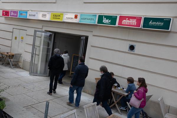 MQ SommerÖffnung - Arealführung / Q21 (17.5.2018) http://mqw.at/sommer | Foto: eSeL Foto: eSeL.at - Lorenz Seidler