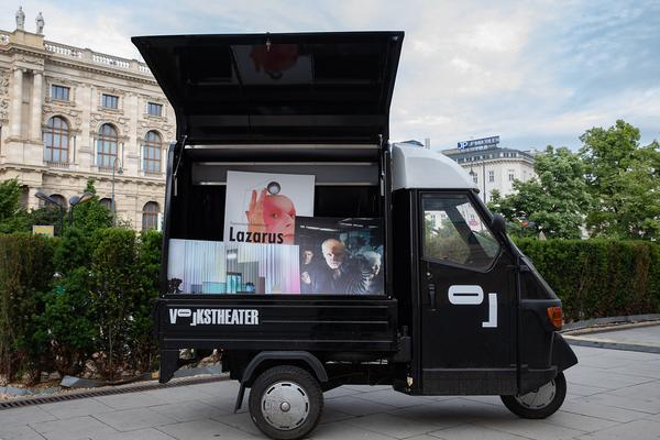 MQ SommerÖffnung: Funkkopfhörer Disco by Volkstheater  (17.5.2018) http://mqw.at/sommer | Foto: eSeL Foto: eSeL.at - Lorenz Seidler