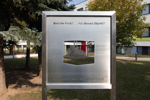 Kunst im öffentlichen Raum Niederösterreich: Bernd Haberl & Sissi Makovec  - Perspektiven auf Kunst. Präsentation () http://publicart.at/de/kalender/?pid=966 | Foto: eSeL Foto: eSeL.at - Lorenz Seidler