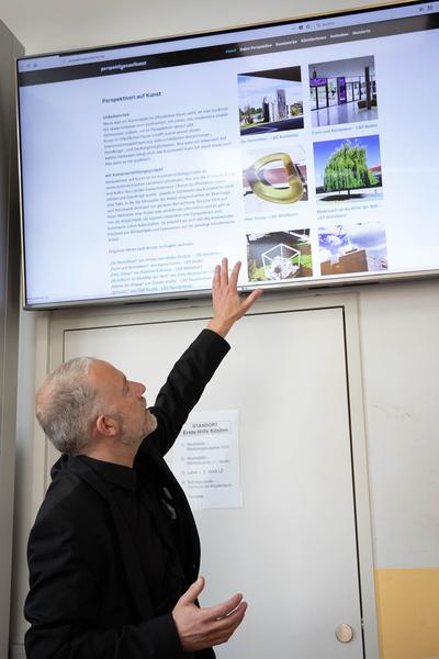 Kunst im öffentlichen Raum Niederösterreich: Bernd Haberl & Sissi Makovec  - Perspektiven auf Kunst. Präsentation () http://publicart.at/de/kalender/?pid=966 | Foto: eSeL Foto: eSeL.at - Lorenz Seidler