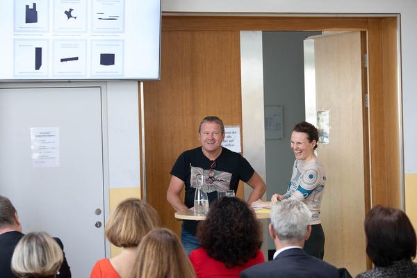 Kunst im öffentlichen Raum Niederösterreich: Bernd Haberl & Sissi Makovec  - Perspektiven auf Kunst. Präsentation () http://publicart.at/de/kalender/?pid=966 | Foto: eSeL Foto: eSeL.at - Lorenz Seidler