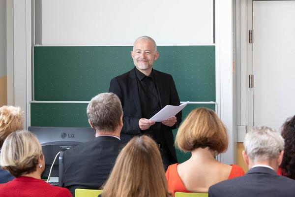 Kunst im öffentlichen Raum Niederösterreich: Bernd Haberl & Sissi Makovec  - Perspektiven auf Kunst. Präsentation () http://publicart.at/de/kalender/?pid=966 | Foto: eSeL Foto: eSeL.at - Lorenz Seidler