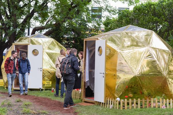 Philipphof Parkside - Glaube Siedlung Hoffnung (17.5. -1.6.2018, Eröffnung) https://www.barbara-ungepflegt.com/arbeiten/philipphof-parkside | Foto: eSeL.at - Joanna Pianka Foto: eSeL.at - Joanna Pianka