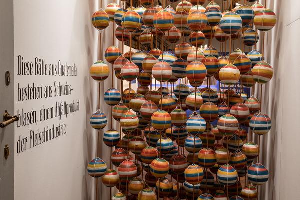 MAK: Sagmeister / Walsh - BEAUTY (24.10. - 31.3.2018, Presserundgang)https://www.mak.at/sagmeister_walsh | Foto: eSeL Foto: eSeL.at - Lorenz Seidler