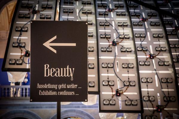 MAK: Sagmeister / Walsh - BEAUTY (24.10. - 31.3.2018, Presserundgang)https://www.mak.at/sagmeister_walsh | Foto: eSeL Foto: eSeL.at - Lorenz Seidler