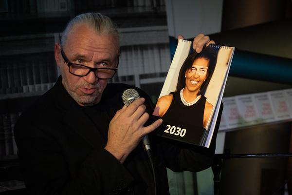 Cafe Korb: Buchpräsentation Salvatore Viviano: „One Work Gallery. The Lost Diary“ (23.11.2018) https://esel.cc/owg_book | Foto: eSeL Foto: eSeL.at - Lorenz Seidler