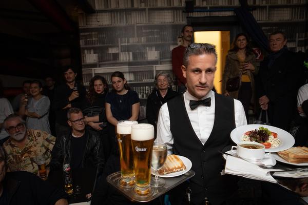 Cafe Korb: Buchpräsentation Salvatore Viviano: „One Work Gallery. The Lost Diary“ (23.11.2018) https://esel.cc/owg_book | Foto: eSeL Foto: eSeL.at - Lorenz Seidler