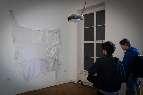 Volkskundemuseum: Testimony - Truth or Politics. Formen der Erinnerung an die Jugoslawien-Kriege (Setting Up-Gespräch) https://www.volkskundemuseum.at/testimony | Foto: eSeL Foto: eSeL.at - Lorenz Seidler