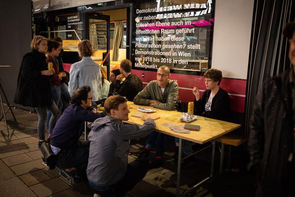 Volkskundemuseum: Testimony - Truth or Politics. Formen der Erinnerung an die Jugoslawien-Kriege (Setting Up-Gespräch) https://www.volkskundemuseum.at/testimony | Foto: eSeL Foto: eSeL.at - Lorenz Seidler