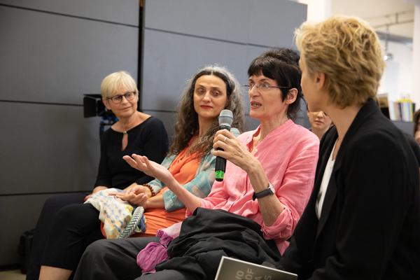 Kunstraum Niederösterreich: The Two Halves of Martha Wilson's Brain. Gespräch & Eröffnung (7.6.2018, Eröffnung) http://www.kunstraum.net/en/Exhibitions/40-martha-wilson | Foto: eSeL Foto: eSeL.at - Lorenz Seidler