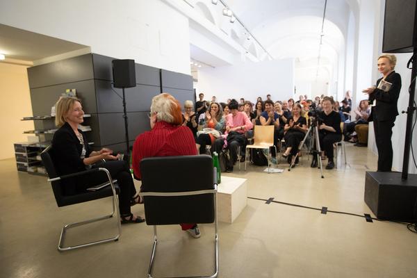 Kunstraum Niederösterreich: The Two Halves of Martha Wilson's Brain. Gespräch & Eröffnung (7.6.2018, Eröffnung) http://www.kunstraum.net/en/Exhibitions/40-martha-wilson | Foto: eSeL Foto: eSeL.at - Lorenz Seidler