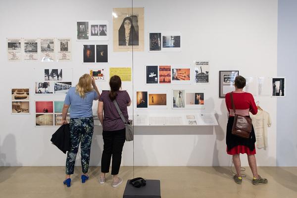 Kunstraum Niederösterreich: The Two Halves of Martha Wilson's Brain. Gespräch & Eröffnung (7.6.2018, Eröffnung) http://www.kunstraum.net/en/Exhibitions/40-martha-wilson | Foto: eSeL Foto: eSeL.at - Lorenz Seidler