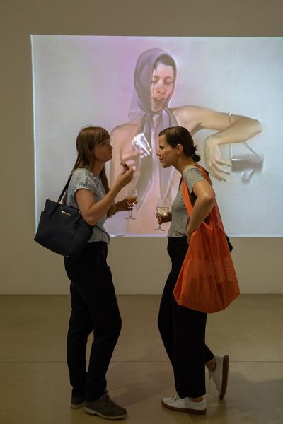 Kunstraum Niederösterreich: The Two Halves of Martha Wilson's Brain. Gespräch & Eröffnung (7.6.2018, Eröffnung) http://www.kunstraum.net/en/Exhibitions/40-martha-wilson | Foto: eSeL Foto: eSeL.at - Lorenz Seidler