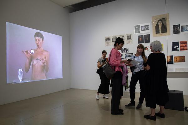 Kunstraum Niederösterreich: The Two Halves of Martha Wilson's Brain. Gespräch & Eröffnung (7.6.2018, Eröffnung) http://www.kunstraum.net/en/Exhibitions/40-martha-wilson | Foto: eSeL Foto: eSeL.at - Lorenz Seidler