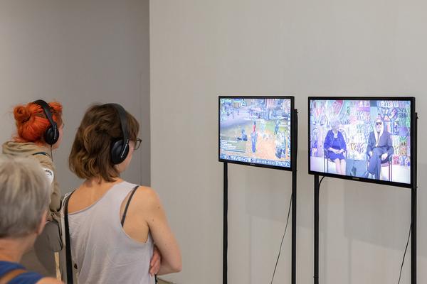 Kunstraum Niederösterreich: The Two Halves of Martha Wilson's Brain. Gespräch & Eröffnung (7.6.2018, Eröffnung) http://www.kunstraum.net/en/Exhibitions/40-martha-wilson | Foto: eSeL Foto: eSeL.at - Lorenz Seidler