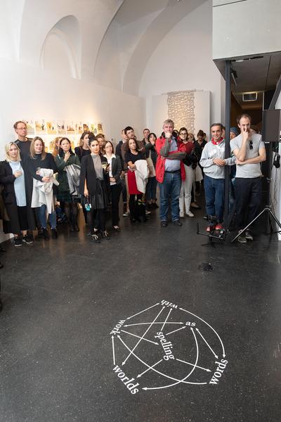 Freiraum Q21: Under Pressure. Über Formen des Autoritären und die Macht der Entscheidung (28.09. bis 25.11.2018, Eröffnung) https://esel.cc/Q21_UnderPressure | Foto: eSeL Foto: eSeL.at - Lorenz Seidler