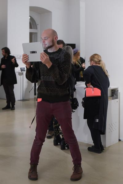 Kunstraum Niederösterreich: VIENNA ART WEEK - Technopolitics Kuratorenführung & "The Swarming Gallery" Performance by kondition pluriel (22.11.2018) http://www.kunstraum.net/de/ausstellungen/56-vienna-art-week | Foto: eSeL.at - Joanna Pianka Foto: JOANNA PIANKA     300dpi.at
