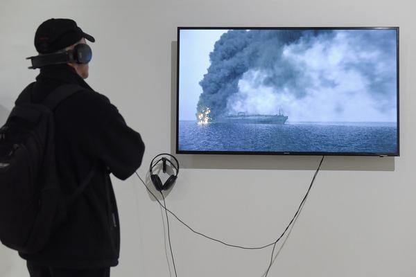 Kunstraum Niederösterreich: VIENNA ART WEEK - Technopolitics Kuratorenführung & "The Swarming Gallery" Performance by kondition pluriel (22.11.2018) http://www.kunstraum.net/de/ausstellungen/56-vienna-art-week | Foto: eSeL.at - Joanna Pianka Foto: JOANNA PIANKA     300dpi.at