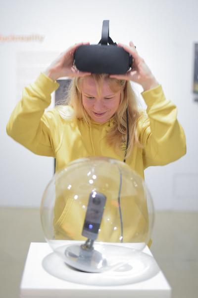 Kunstraum Niederösterreich: VIENNA ART WEEK - Technopolitics Kuratorenführung & "The Swarming Gallery" Performance by kondition pluriel (22.11.2018) http://www.kunstraum.net/de/ausstellungen/56-vienna-art-week | Foto: eSeL.at - Joanna Pianka Foto: JOANNA PIANKA     300dpi.at