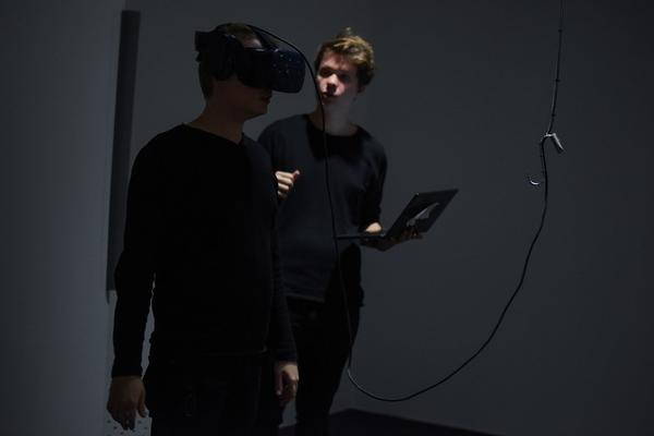 Kunstraum Niederösterreich: VIENNA ART WEEK - Technopolitics Kuratorenführung & "The Swarming Gallery" Performance by kondition pluriel (22.11.2018) http://www.kunstraum.net/de/ausstellungen/56-vienna-art-week | Foto: eSeL.at - Joanna Pianka Foto: JOANNA PIANKA     300dpi.at