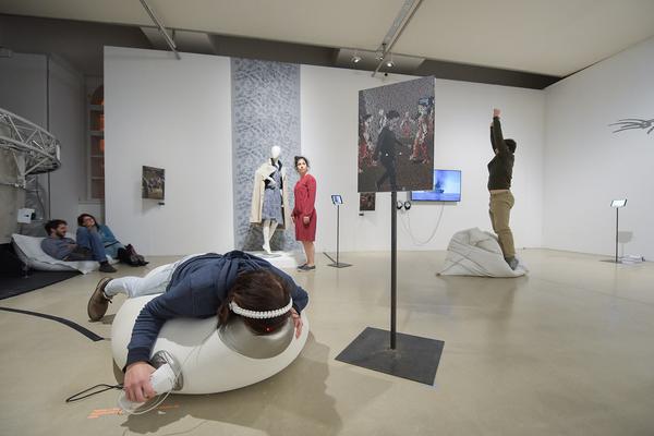 Kunstraum Niederösterreich: VIENNA ART WEEK - Technopolitics Kuratorenführung & "The Swarming Gallery" Performance by kondition pluriel (22.11.2018) http://www.kunstraum.net/de/ausstellungen/56-vienna-art-week | Foto: eSeL.at - Joanna Pianka Foto: JOANNA PIANKA     300dpi.at