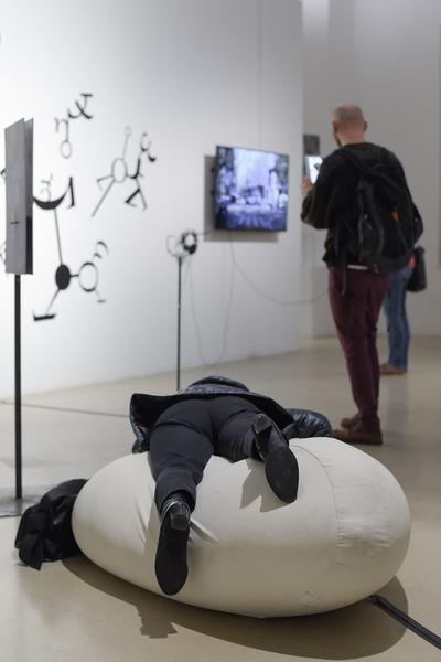 Kunstraum Niederösterreich: VIENNA ART WEEK - Technopolitics Kuratorenführung & "The Swarming Gallery" Performance by kondition pluriel (22.11.2018) http://www.kunstraum.net/de/ausstellungen/56-vienna-art-week | Foto: eSeL.at - Joanna Pianka Foto: JOANNA PIANKA     300dpi.at